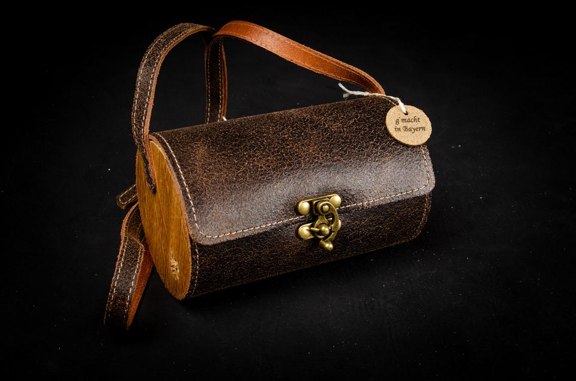 Ledertasche mit Holz (der Rundling)