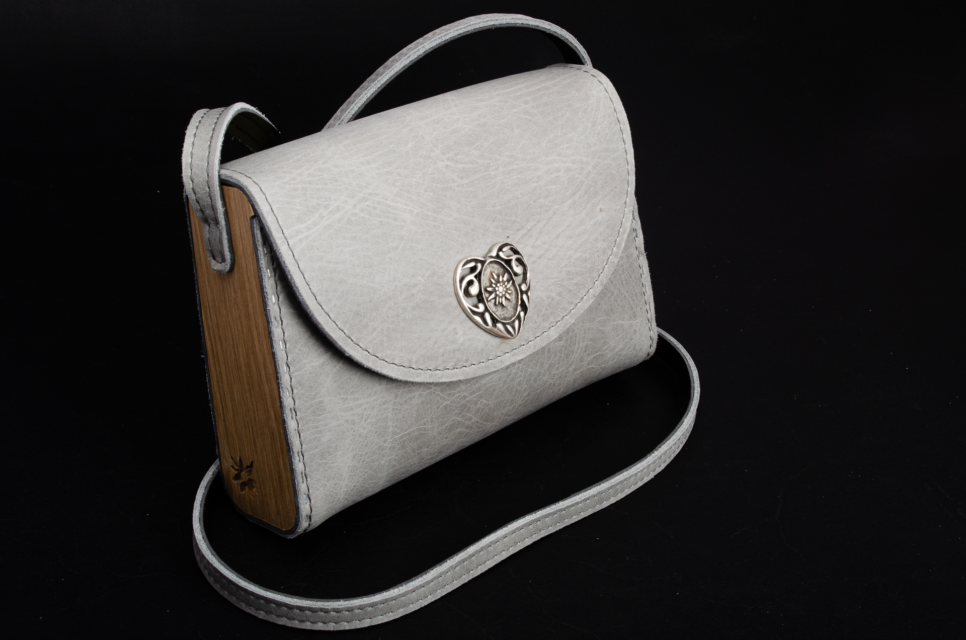 Ledertasche mit Holz (die Kleine schicke) – Bild 2